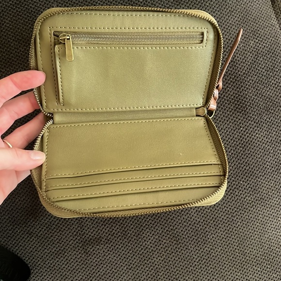 Universal Thread Zip Wallet - Picture 2 of 3